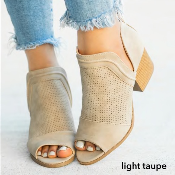 😍😍 Deep Side Cut Out Bootie - Picture 3 of 6